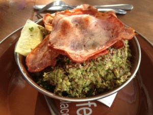 Quinoa scrambled eggs with kale, pesto & bacon